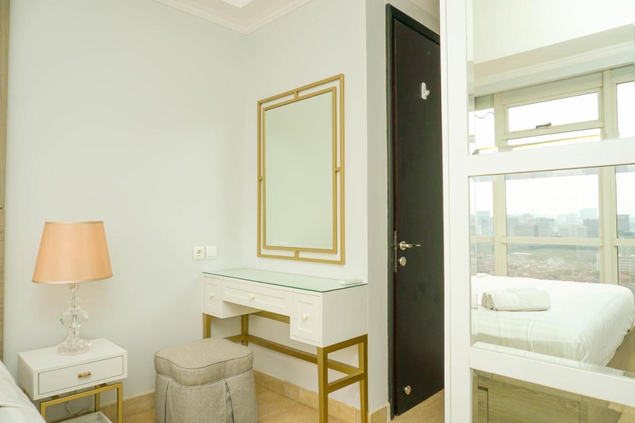 Luxurious 2br With Private Lift At Menteng Park By Travelio